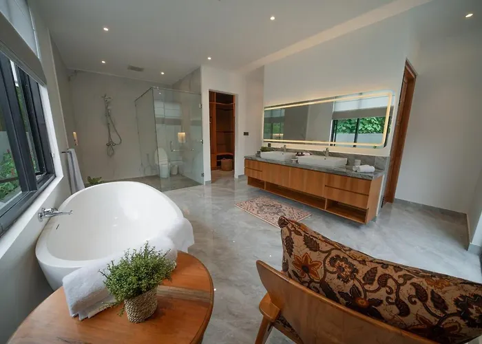 Villa Bulle Jimbaran, Pool, Patio & Nusa Dua *