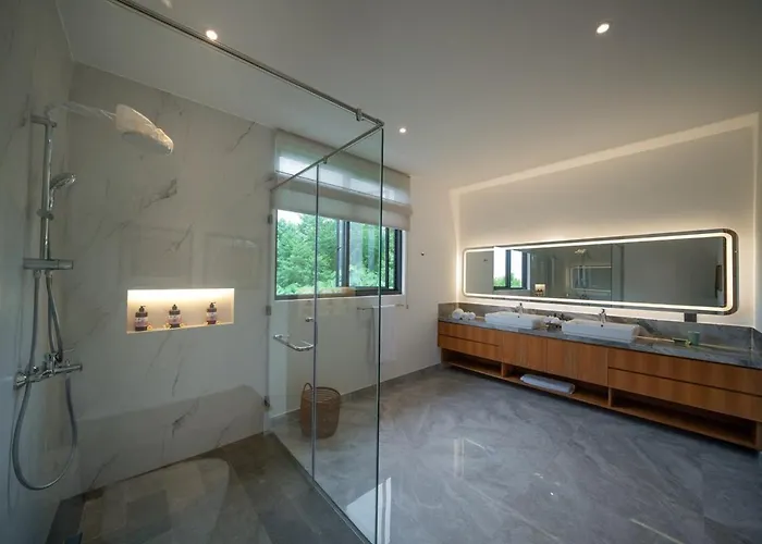 Bulle Jimbaran, Pool, Patio & Nusa Dua Villa Jimbaran (Bali)